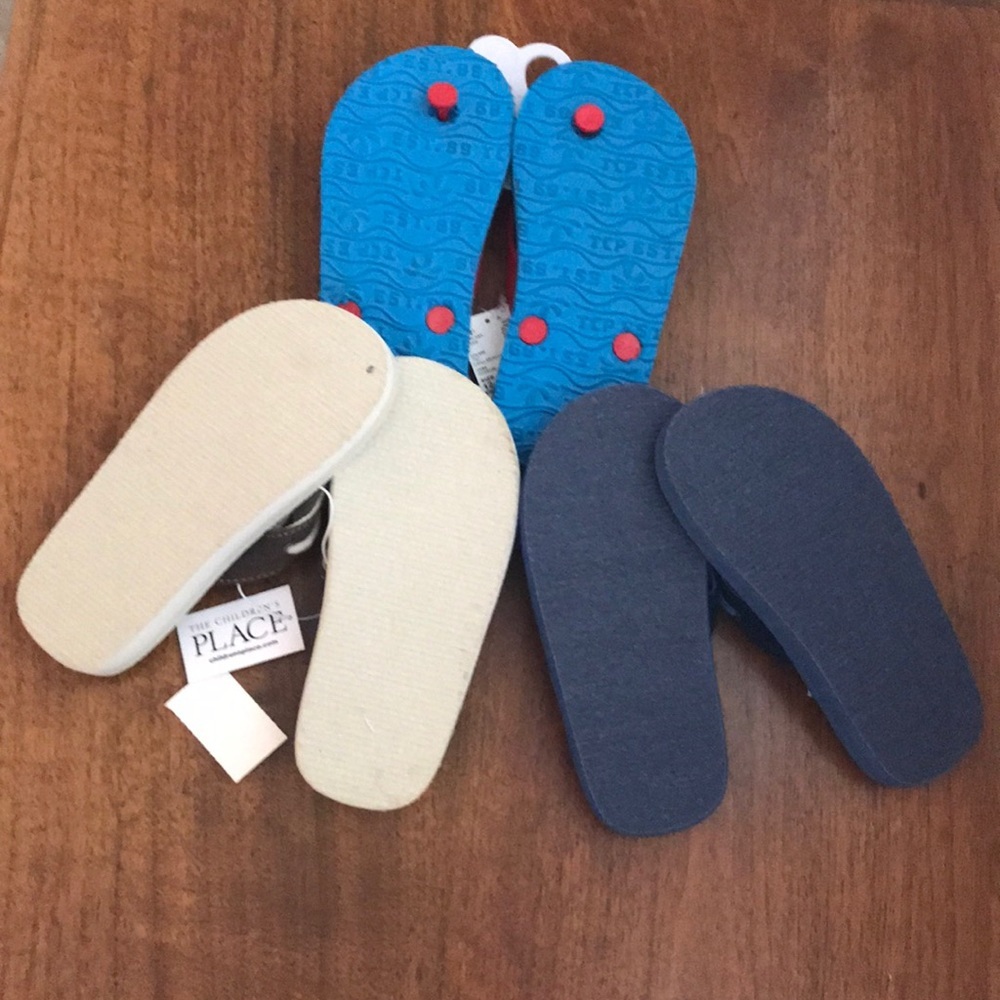 3/$20 NEW The Children’s Place Flip Flops X 3 Pair - Picture 2 of 5